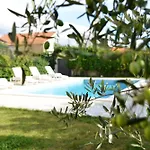 Zvizda Βίλα Ζαντάρ