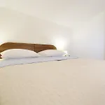 Zvizda Βίλα Ζαντάρ