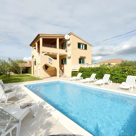Zvizda Villa